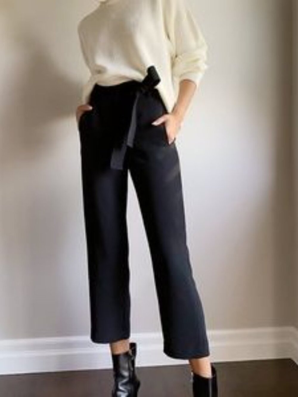 Aritzia Wilfred Geneva Black belted high waisted cropped Pants Size 4